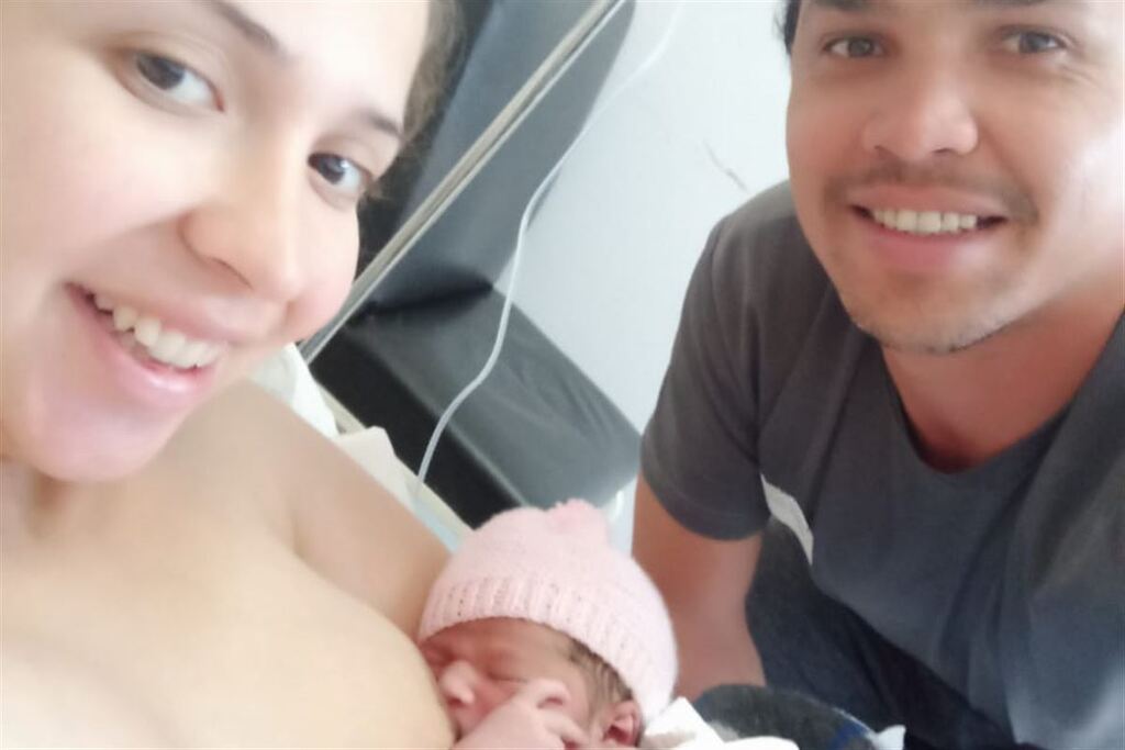 título imagem Avó realiza parto da neta dentro de carro a poucos minutos do hospital