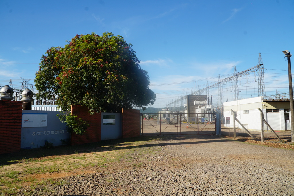 Bugio entra em subestação de energia e deixa Santa Maria sem luz