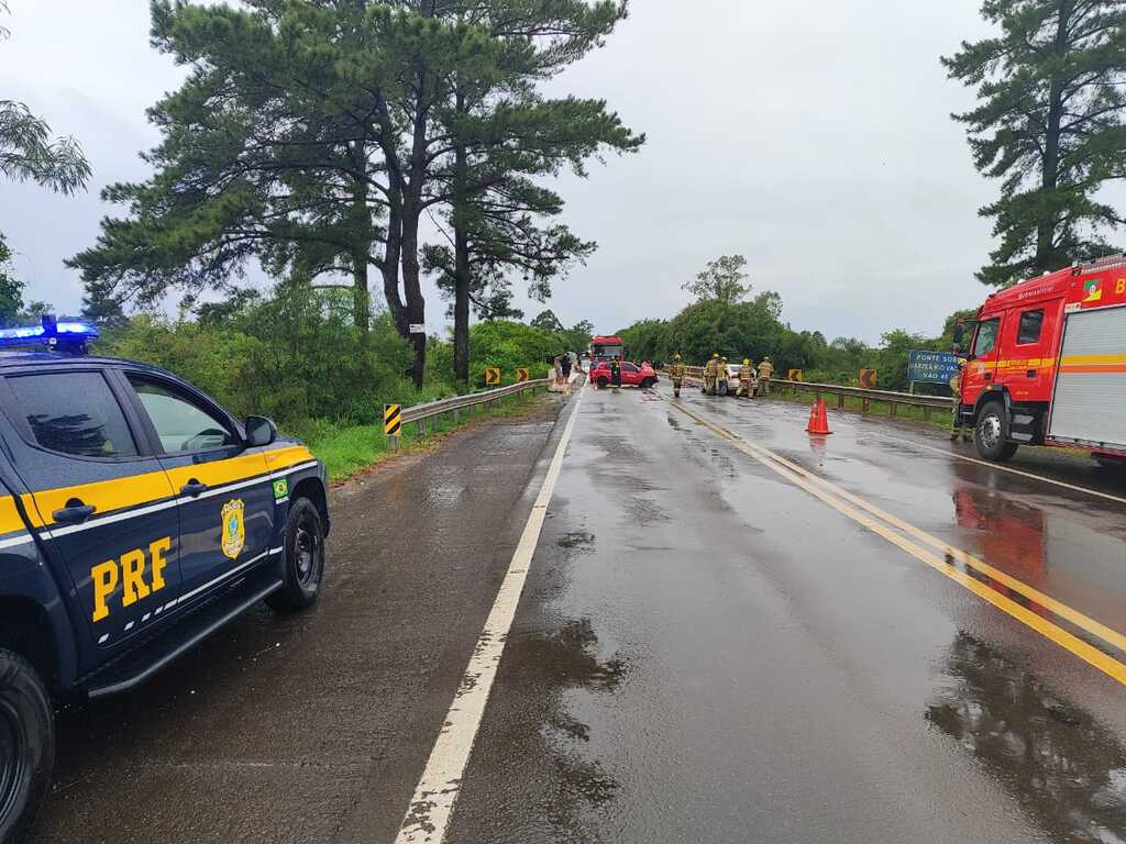 título imagem Colisão frontal deixa cinco pessoas feridas na BR-392, entre Santa Maria e São Sepé, neste domingo