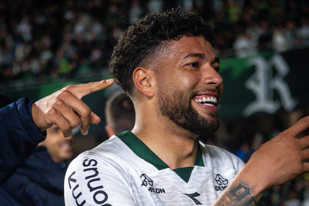 título imagem Volante santa-mariense garante acesso à Série A do Brasileirão com o Coritiba