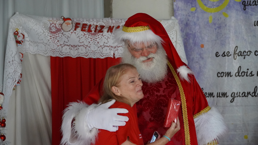 Neste Natal, transforme vidas: adote uma cartinha e espalhe esperança
