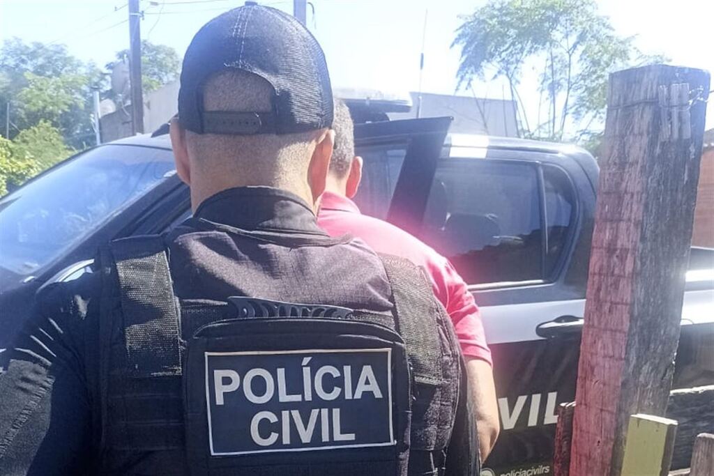 título imagem Ação integrada prende investigados por esquema de drogas liderado por detento da região