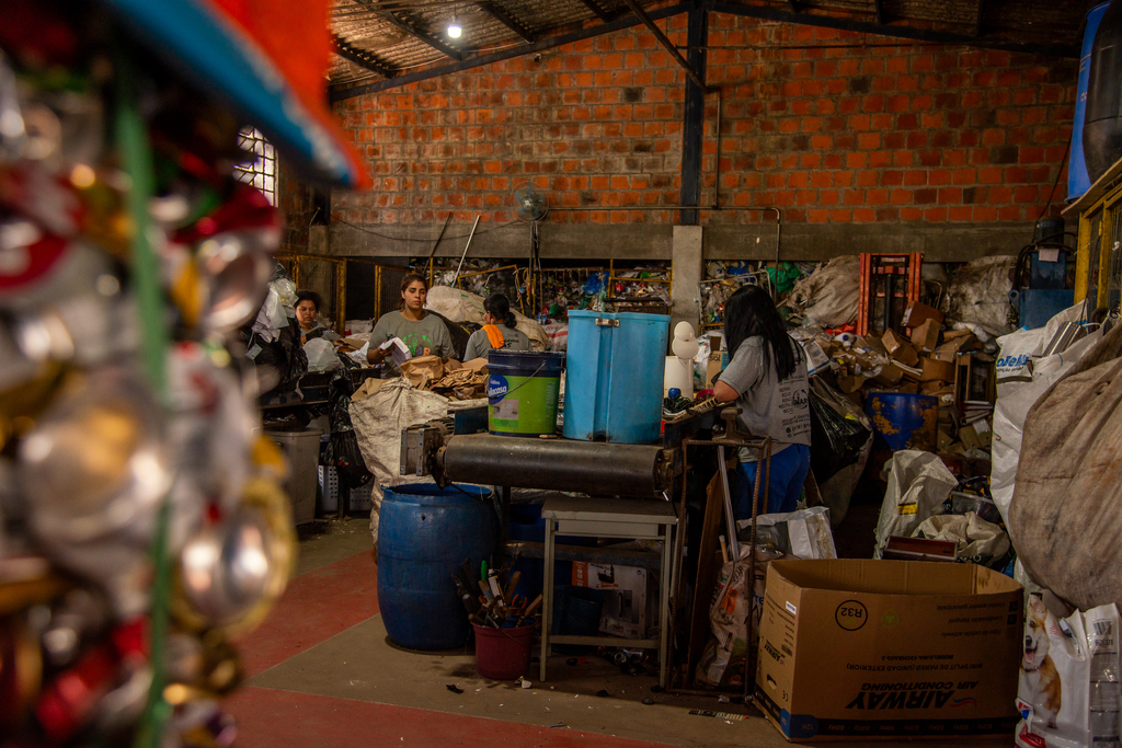 Foto: Vinicius Becker (Diário) - Hoje com 32 associados, a associação pretende chegar a 40, mas depende de espaço físico maior para separar setores como sigiloso, sucata e triagem.