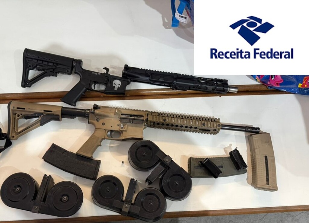 Receita Federal apreende dois fuzis ocultos em ônibus com mercadorias contrabandeadas em Santa Maria