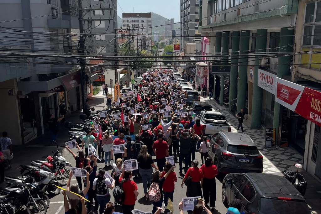 Foto: Sinprosm/Divulgação - Ato saiu da Praça Saldanha Marinho em direção à sede da prefeitura