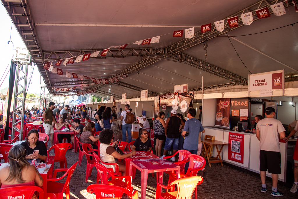 título imagem Festival do Xis chega ao último dia com expectativa de público ampliada e competição acirrada na Gare