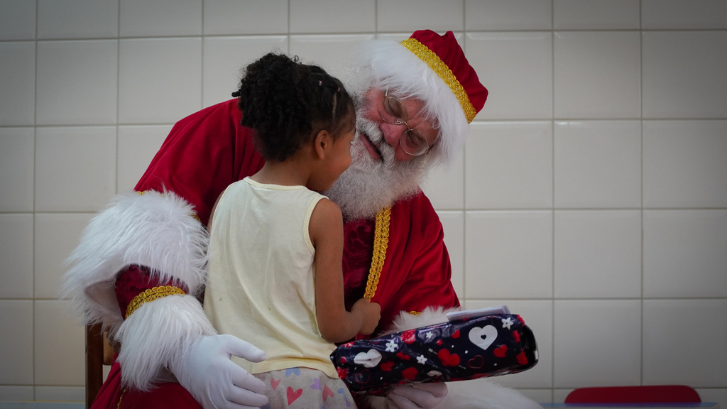 Últimas semanas para adotar uma cartinha e transformar o Natal de alguém