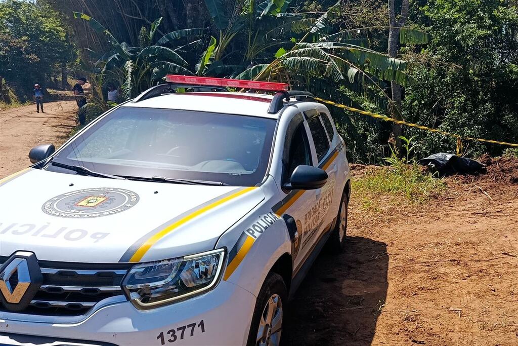 Sepultado corpo de homem assassinado a tiros no interior de Restinga Sêca