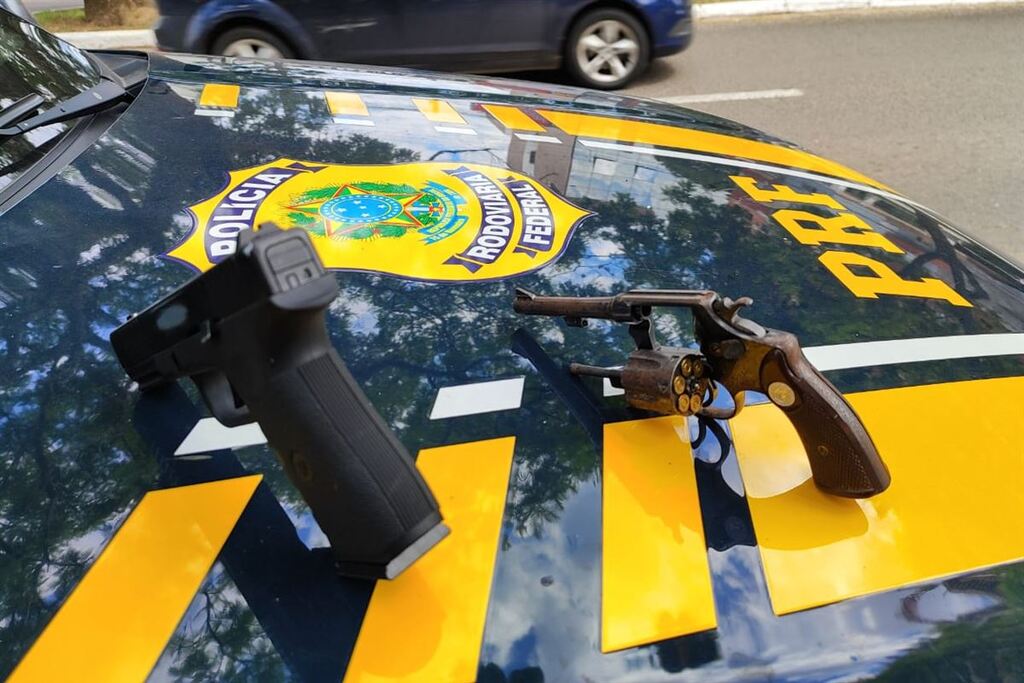 título imagem PRF prende motorista com revólver na BR-158, em Santa Maria