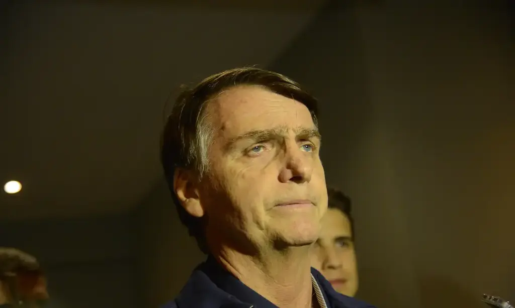 título imagem Defesa de Bolsonaro pede prisão domiciliar humanitária ao STF