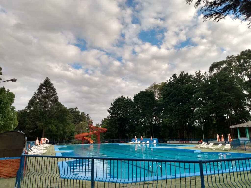 título imagem Adolescente de 13 anos morre afogado em piscina de clube em cidade da região