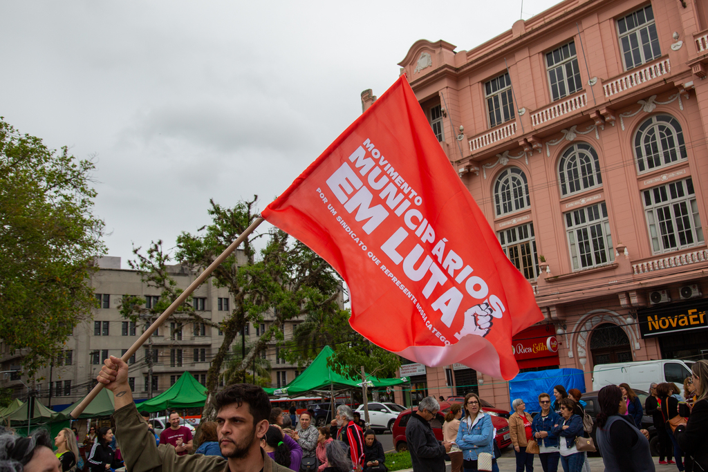 título imagem Municipários de Santa Maria entram em greve nesta segunda contra a Reforma da Previdência