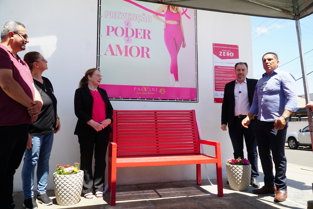 Loja de moda íntima inaugura primeiro “Banco Vermelho” em empresa privada de Santa Maria e cria código de ajuda