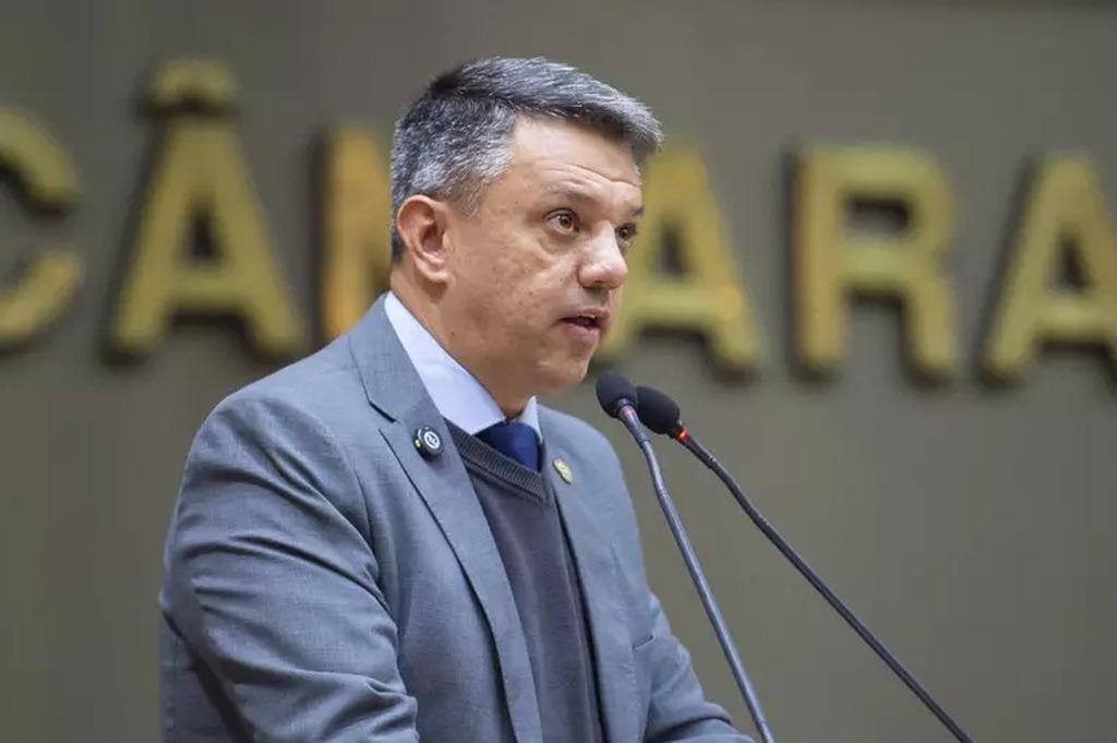 “Tem que ser em uma área central”, sugere vereador de Porto Alegre ao propor estátua do coronel Ustra em Santa Maria