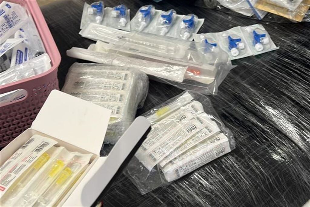 título imagem Mulher é presa em clínica de estética com medicamentos sem procedência em Santa Maria