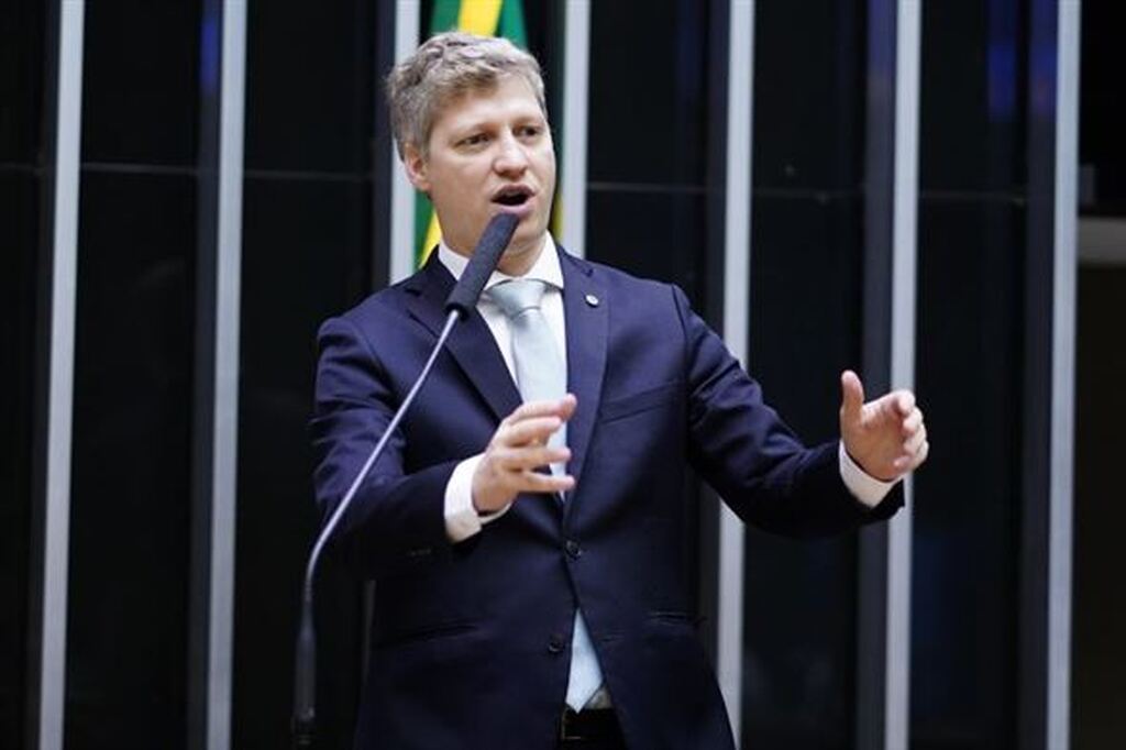 Van Hattem critica prisão de Bolsonaro e defende anistia