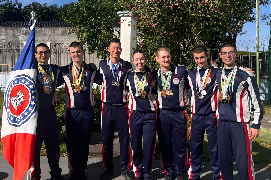 Estudantes do Colégio Tiradentes de Santa Maria fazem vaquinha para representar o Brasil em competição internacional de matemática na Tailândia