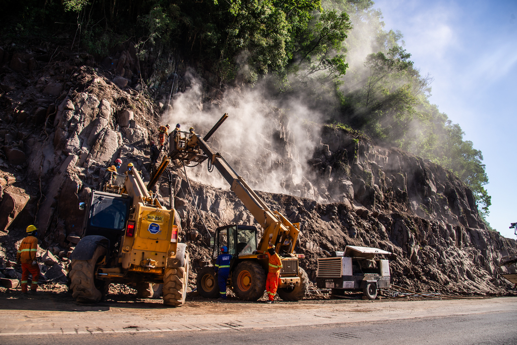 Dnit prevê conclusão de obras na BR-158 para maio de 2026 e estuda sistema de comboio com horários fixos
