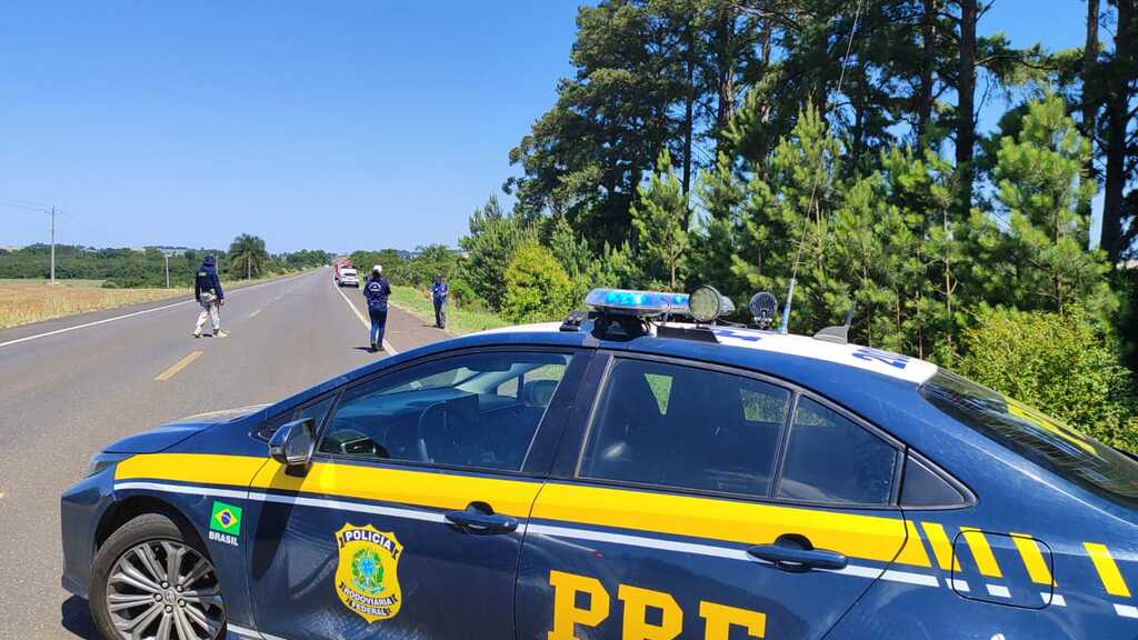 título imagem Corpos em decomposição são encontrados dentro de veículo às margens da BR-287