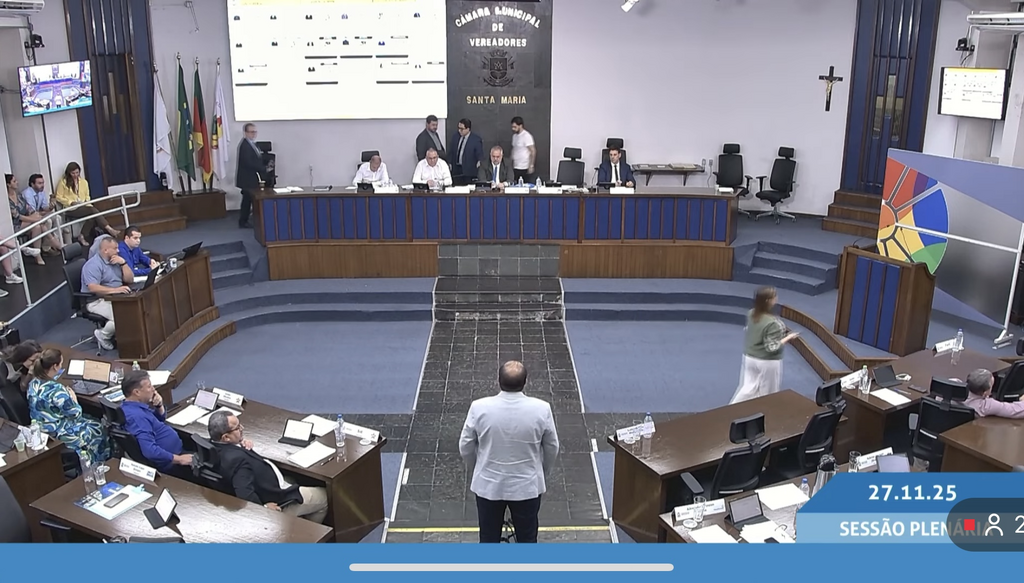 Vereadores derrubam veto do prefeito e servidores da Câmara terão reajuste salarial