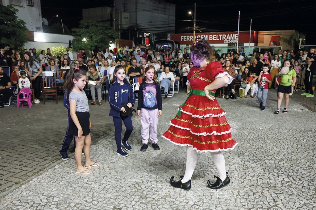 Entardecer Natalino da APUSM celebra o espírito de união e abre oficialmente a temporada de festas