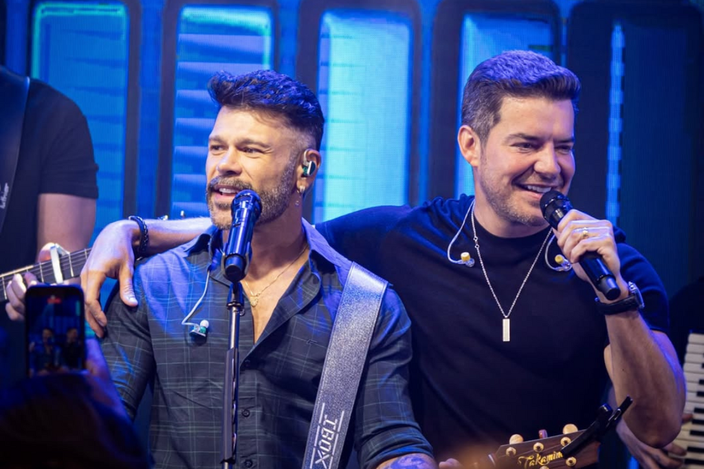 Foto: Anderson Smoke (Reprodução) - Dupla sertaneja Marcos e Belutti.