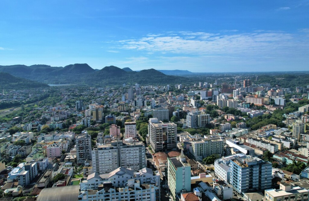 Santa Maria volta a gerar empregos em outubro, mas amarga queda de 50% sobre 2024