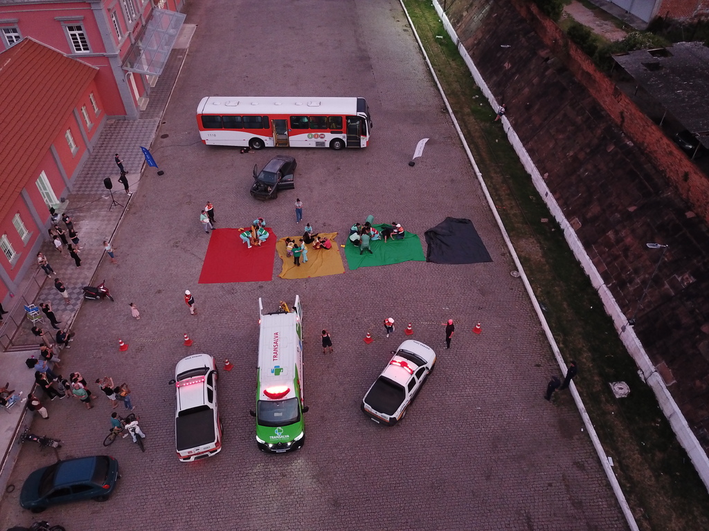 título imagem Senac Santa Maria promove simulação realística de acidente de ônibus com múltiplas vítimas