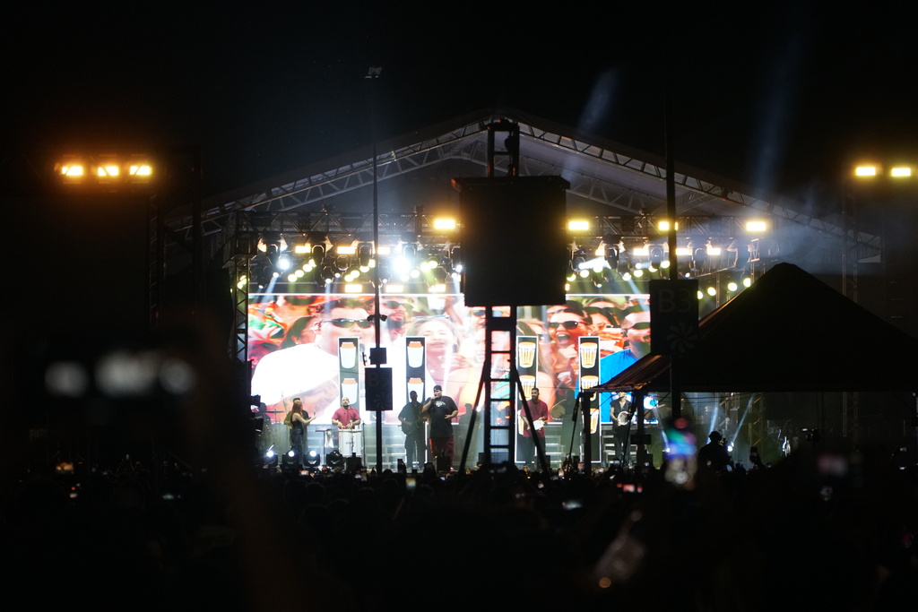 Lauana Prado e Menos é Mais embalam multidão com hits e projetos novos em Santa Maria