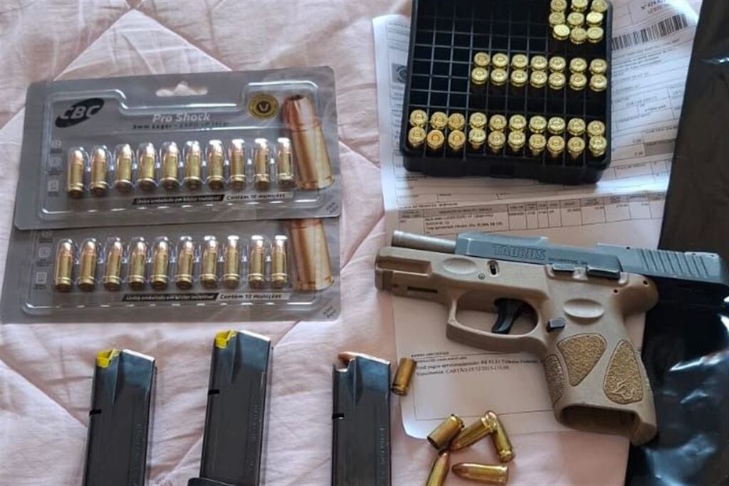 título imagem Pistola e dezenas de munições são apreendidas em investigação de ameaças em Santa Maria