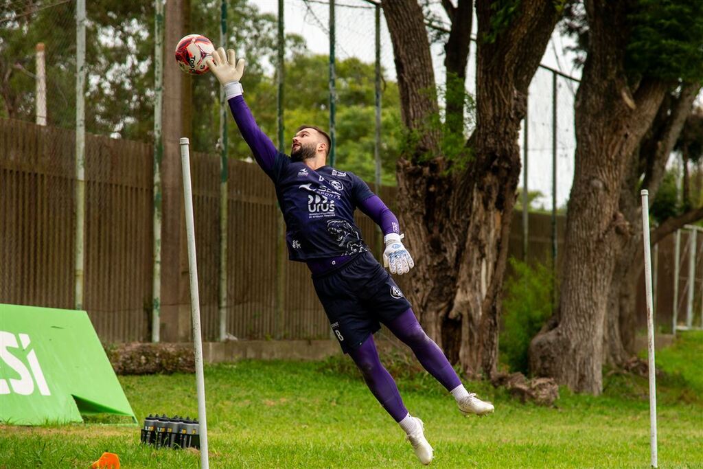 Com novo goleiro, Inter-SM abre terceira semana de pré-temporada para o Gauchão 2026