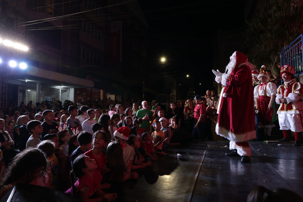 CDL Santa Maria reúne mais de 700 pessoas e celebra recorde de público em espetáculo natalino no Centro