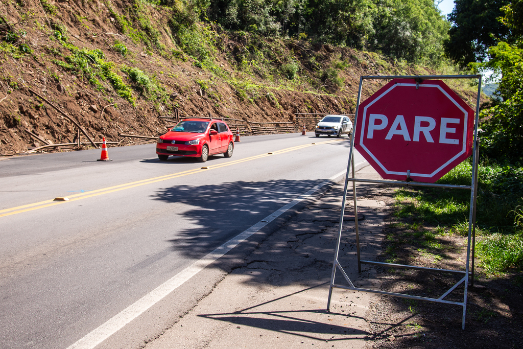 Obras de contenção alteram trânsito na BR-158 com 