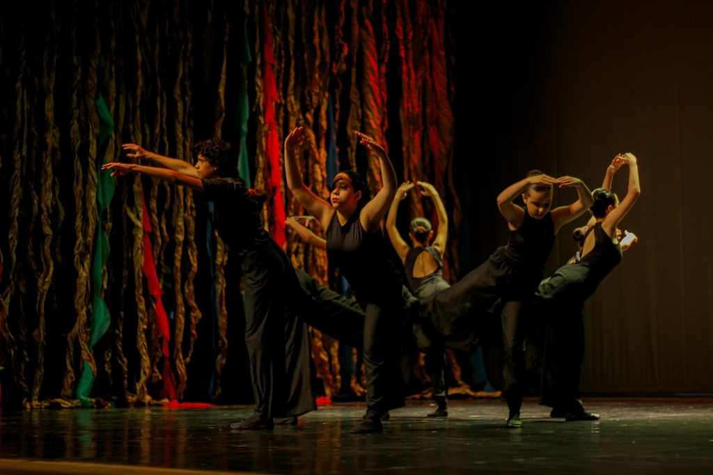 Dança e cidadania: Escola Royale encerra o ano com espetáculo baseado no ECA