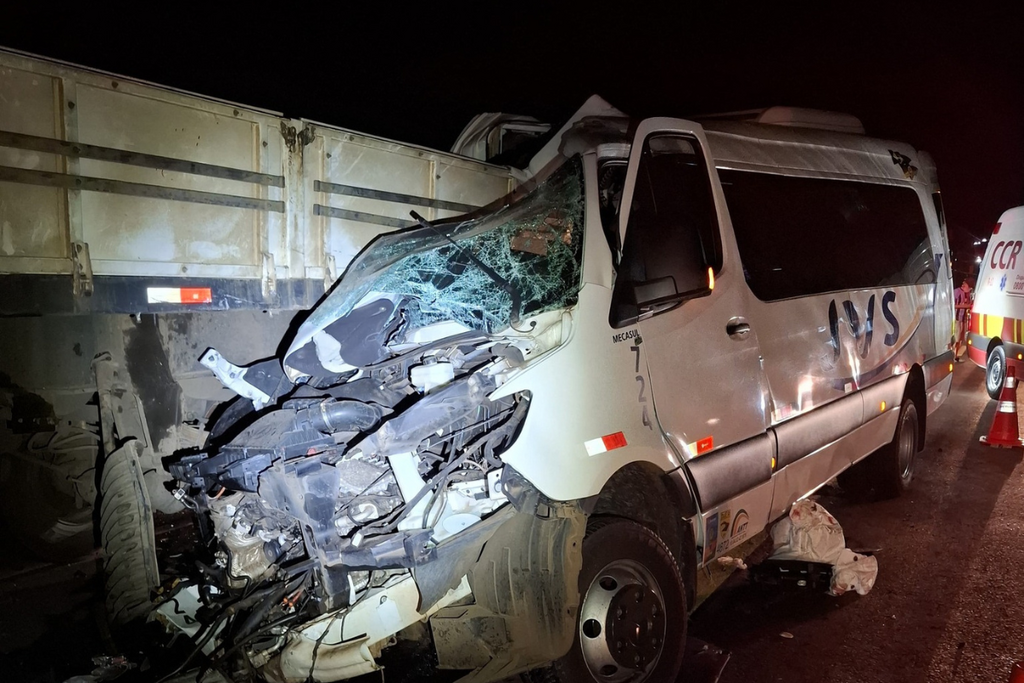 Professora morre após acidente com van que transportava alunos no Norte do Estado