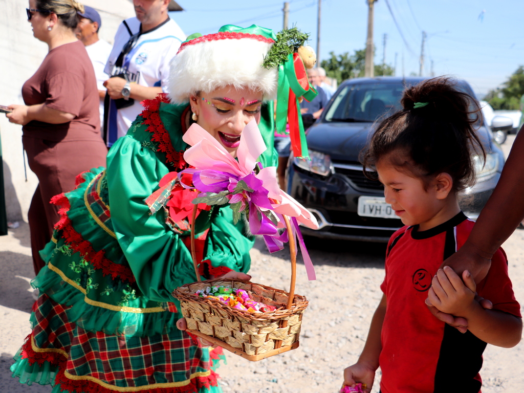 Mais de 160 famílias da Vila Natal recebem títulos de propriedade