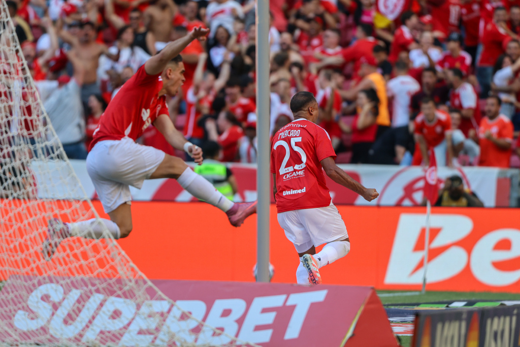 Internacional vence no Beira-Rio e escapa do rebaixamento
