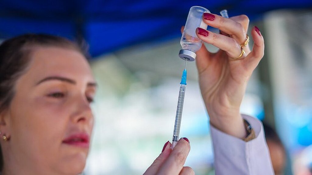 Santa Maria inicia vacinação contra o vírus sincicial respiratório nesta terça; primeiras 800 doses serão destinadas a gestantes com maior idade gestacional