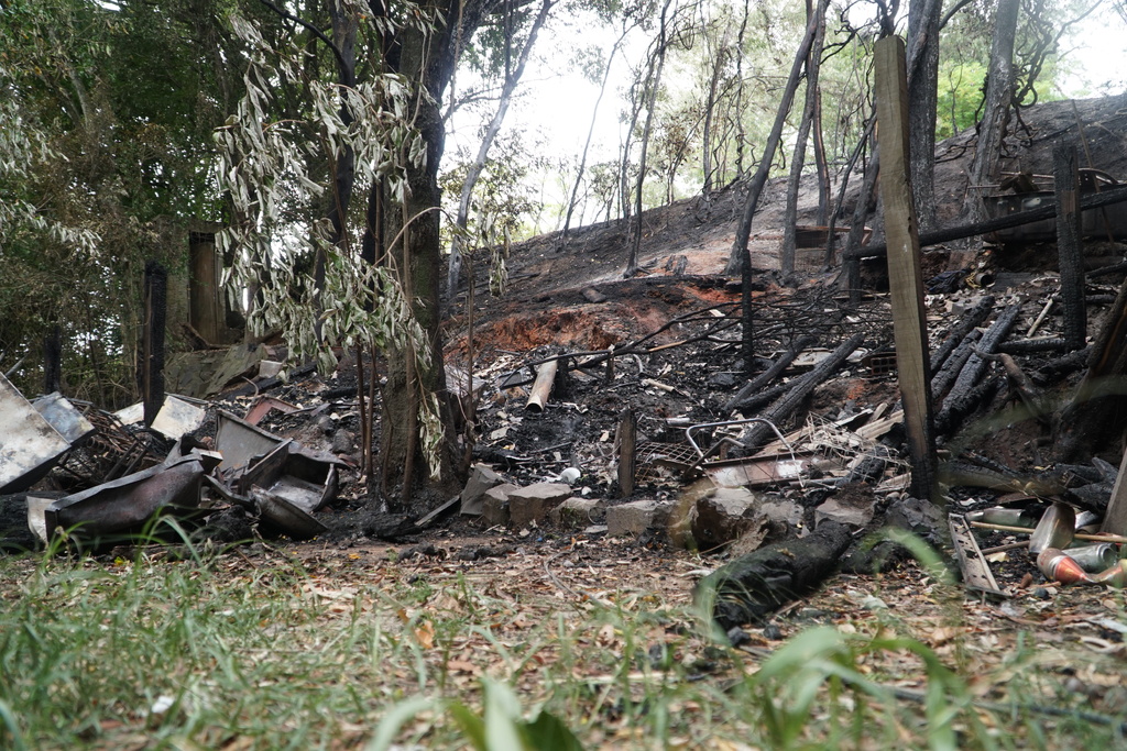 Incêndio destrói casa às margens da BR-392 no Passo do Verde; moradores organizam mutirão para reconstrução antes do Natal