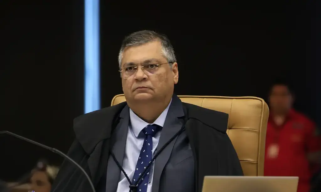 Dino manda divulgar CPF de quem ganha salário via emendas para saúde