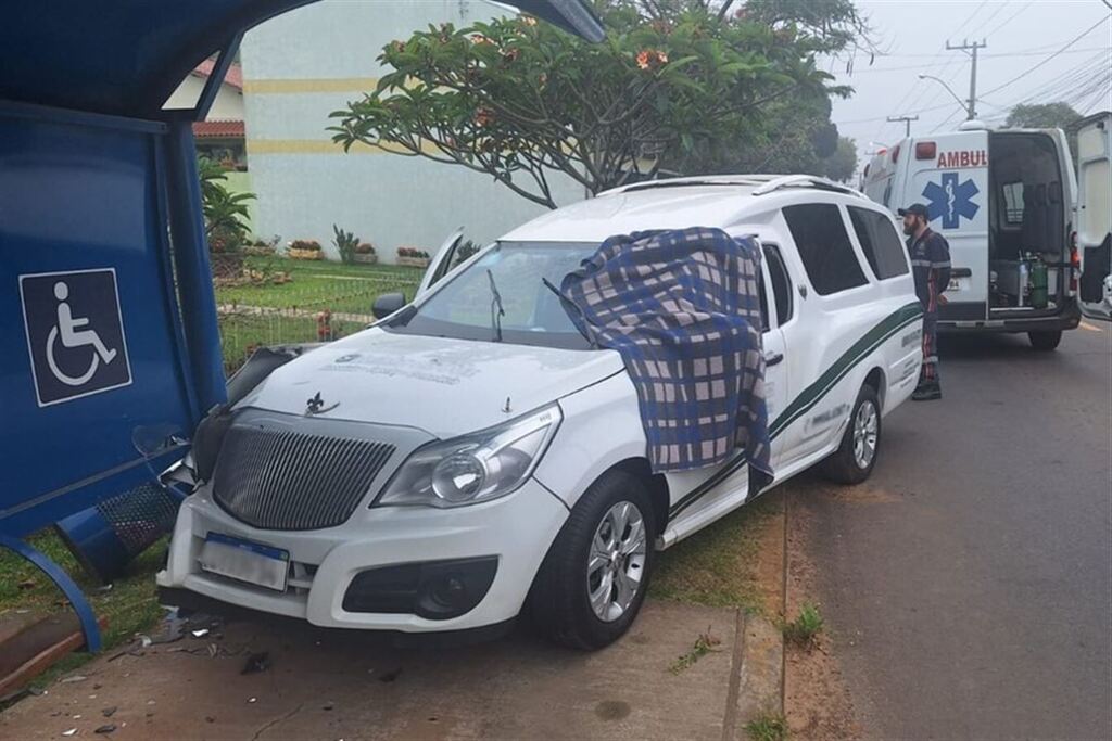 Acidente com carro funerário deixa motorista morto na Região Metropolitana