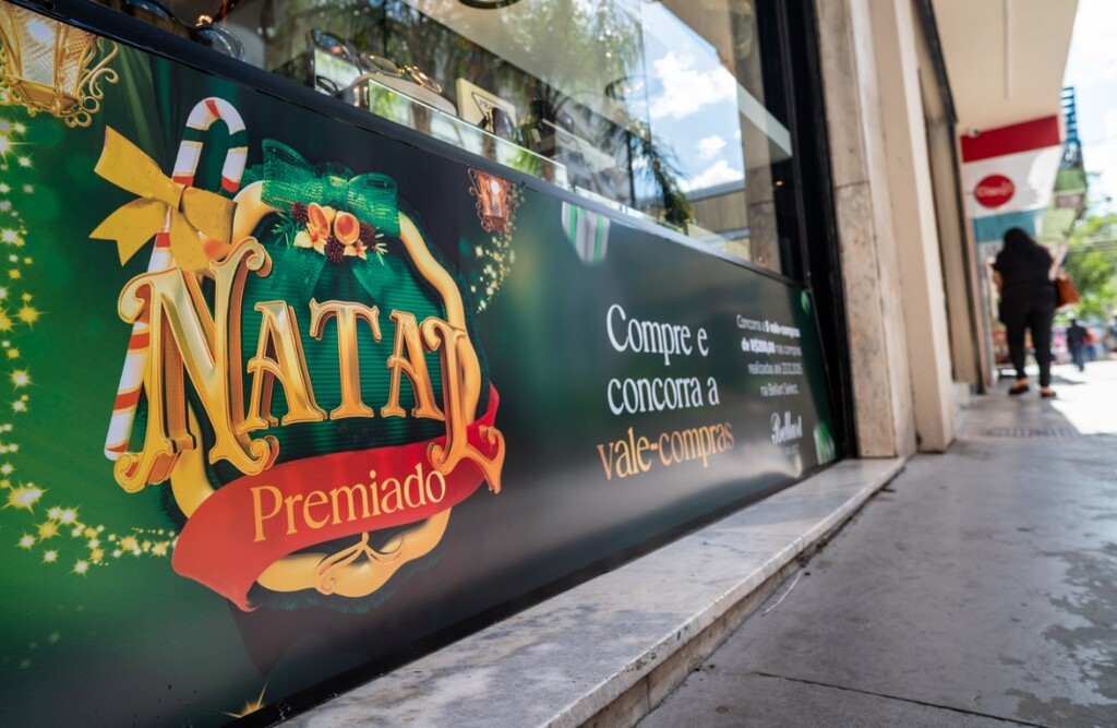 Pesquisa aponta que gasto com presente de Natal deve crescer bastante sobre 2024, que foi ano da enchente