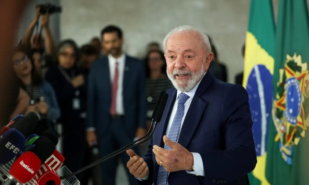 Lula diz que pode vetar PL que prevê redução de pena de Bolsonaro e afirma que ex-presidente “tem que pagar pela tentativa de golpe”
