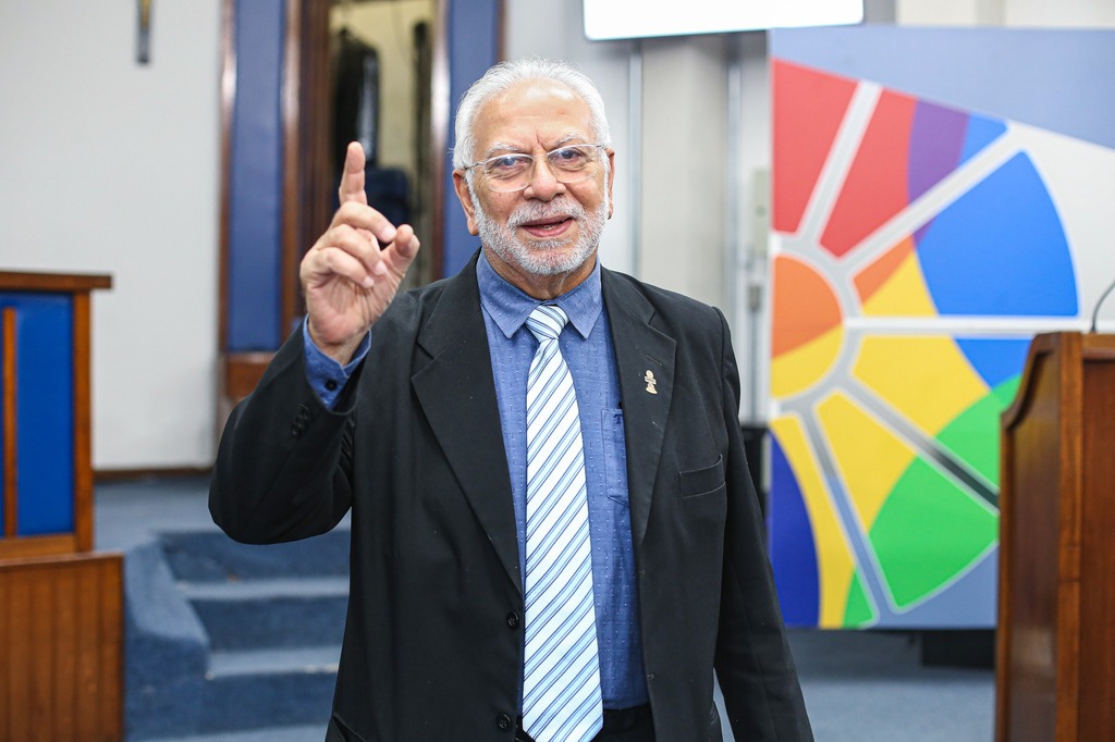 Cinco décadas nas ondas do rádio: Câmara de Vereadores homenageia o programa Controle Geral e seu criador, Vicente Bisogno