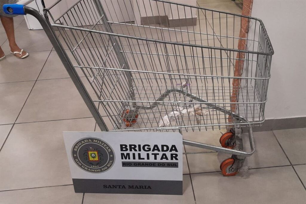 Homem foragido é preso em Santa Maria após ser flagrado com carrinho de supermercado