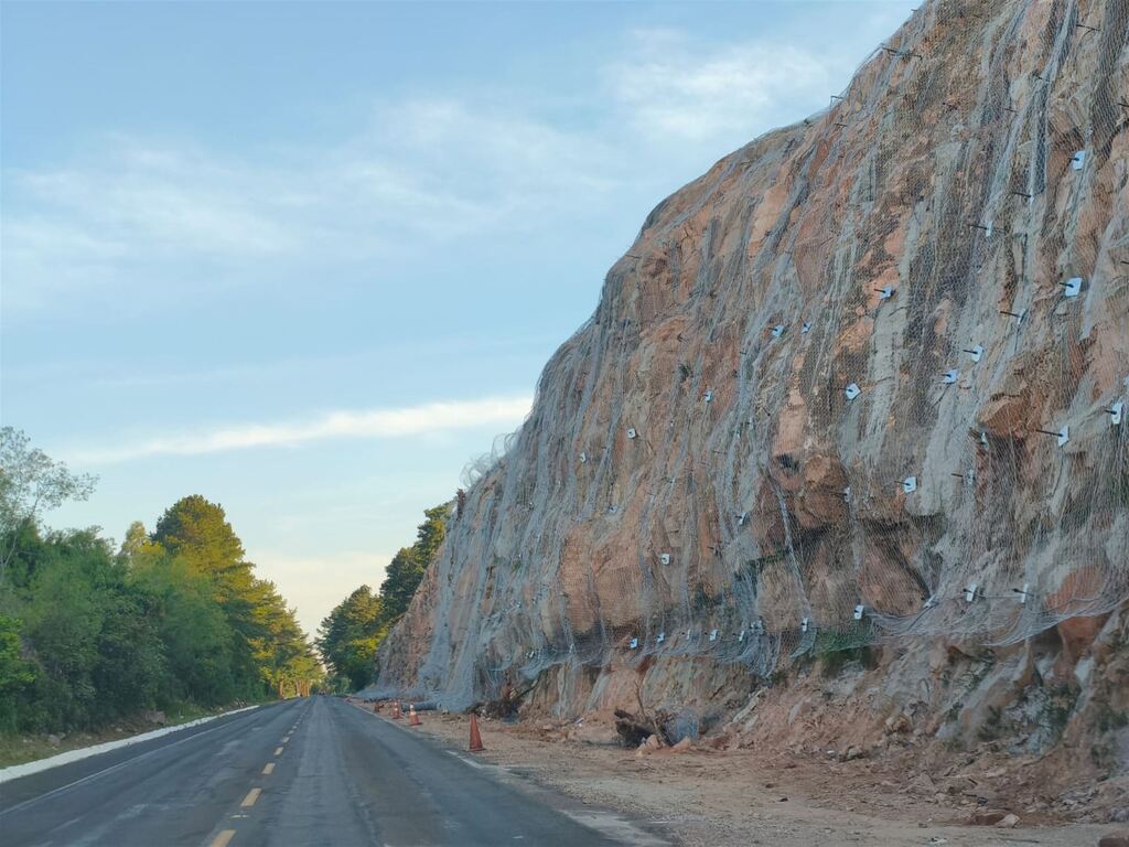 Obras de proteção de encostas nas rodovias federais da Região Central devem durar mais um ano