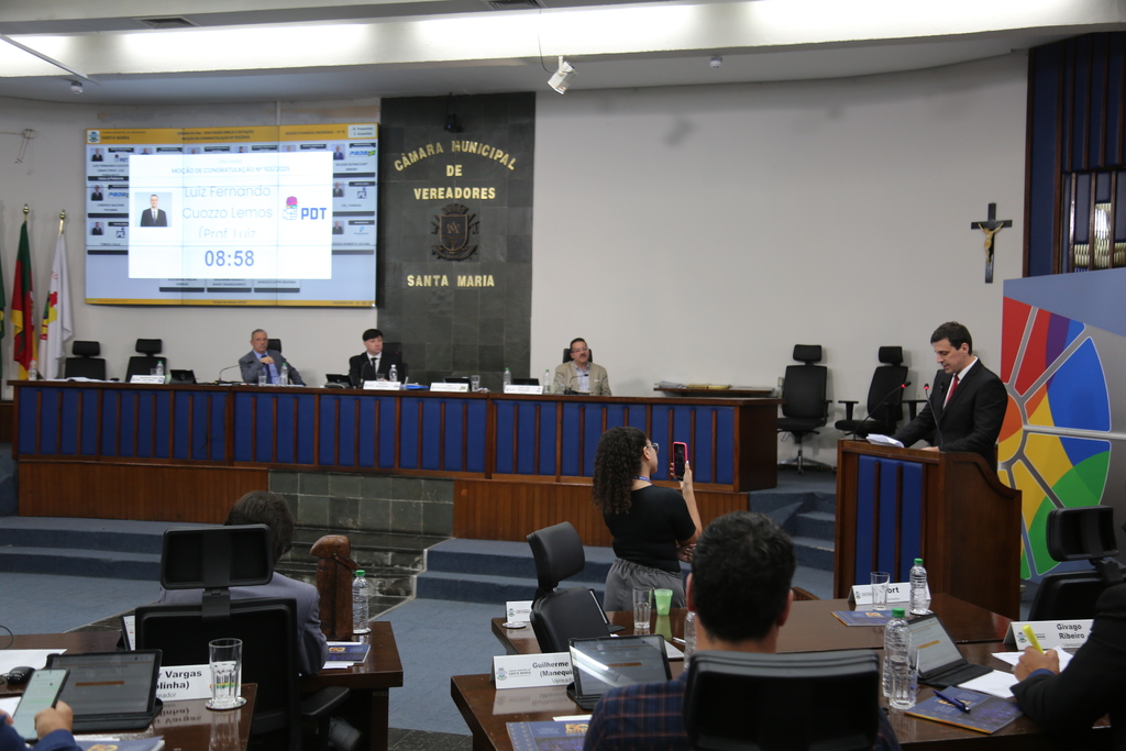 Câmara aprova abono salarial para agentes de saúde e prorrogação de contratos emergenciais de professores; confira como foi a sessão