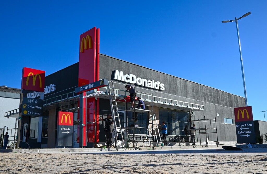 Quais os horários do novo McDonald's da Avenida Hélvio Basso, que vai inaugurar nesta sexta
