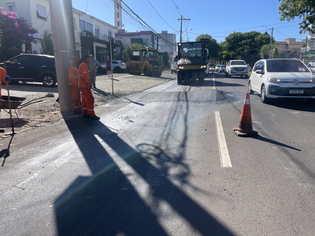 Prefeitura instala dois quebra-molas em avenida movimentada de Santa Maria