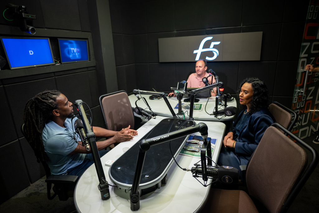 título imagem Em Santa Maria, Tinga detalha campanha que irá sortear carro no Natal; saiba como se cadastrar de forma gratuita